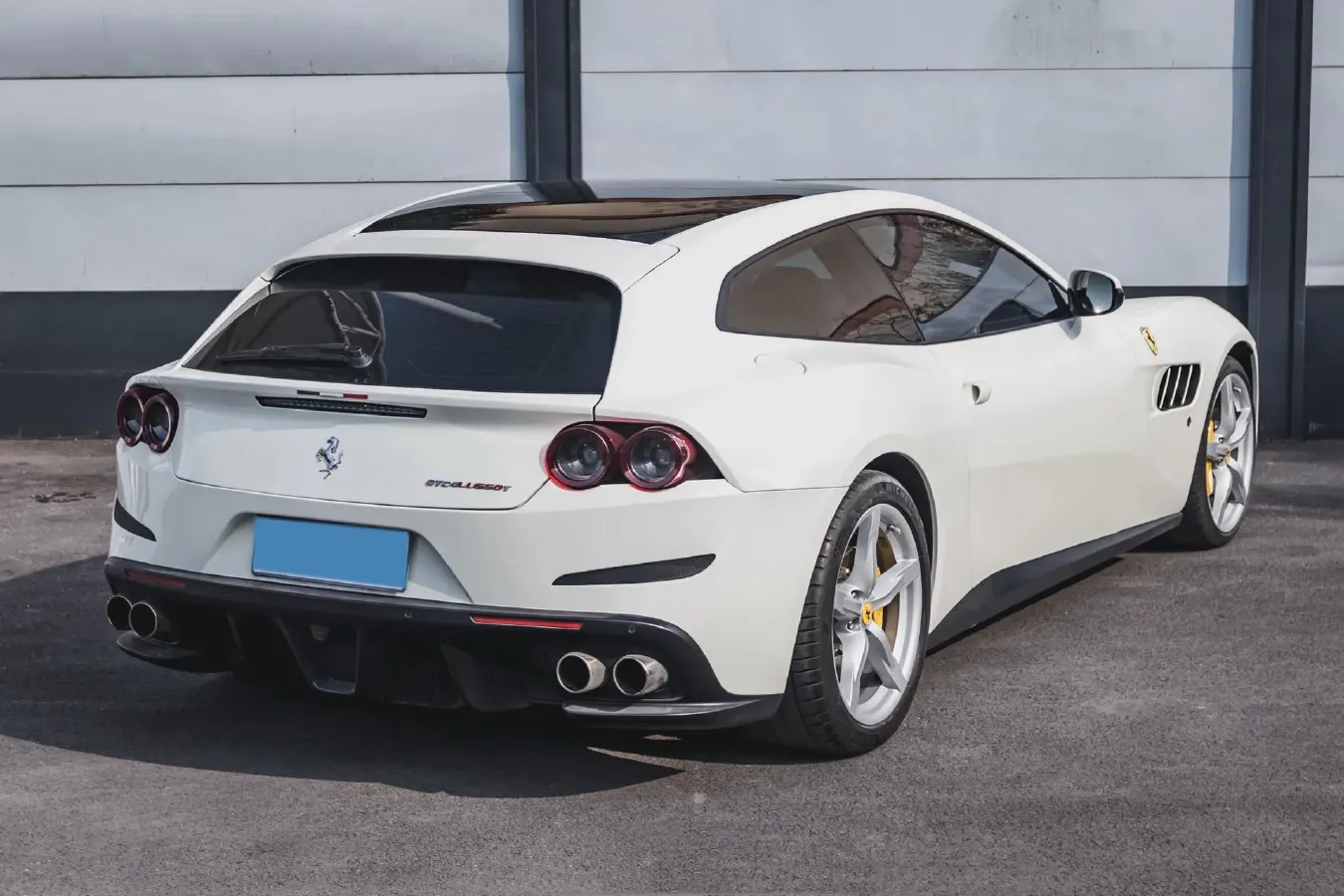 2017 Ferrari GTC4 Lusso 3.9T 609HP V8 7DCT,autocango,china used car exporter,china ev exporter,chinese used car exporter,chinese used ev exporter