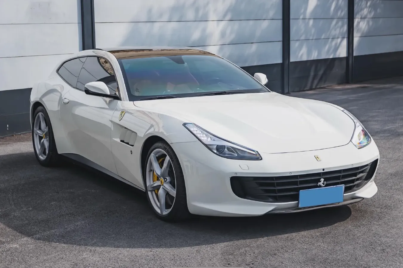 2017 Ferrari GTC4 Lusso 3.9T 609HP V8 7DCT,autocango,china used car exporter,china ev exporter,chinese used car exporter,chinese used ev exporter