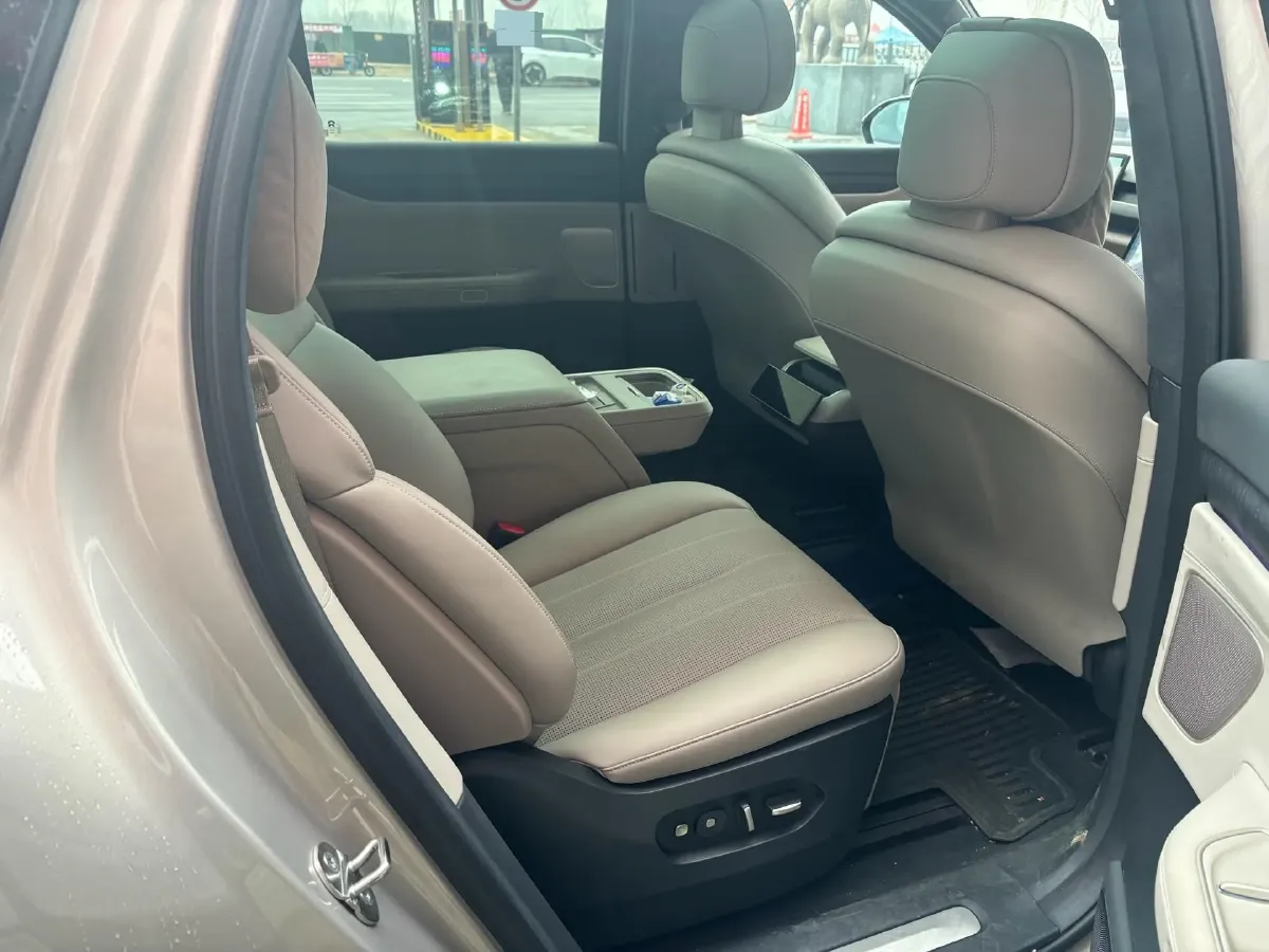 2024 Porsche Macan All-Electric BEV 100KWH,autocango,china used car exporter,china ev exporter,chinese used car exporter,chinese used ev exporter