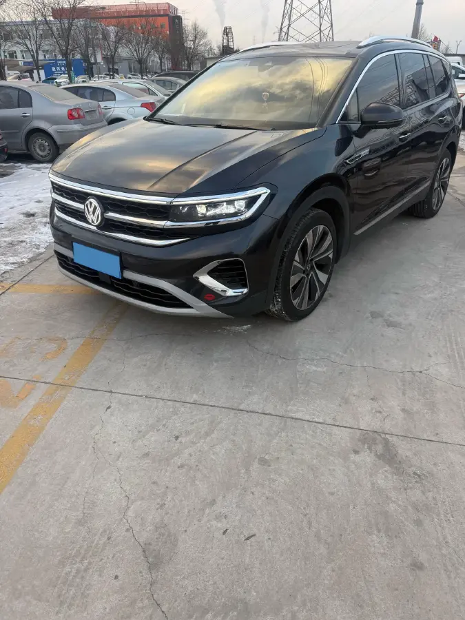 2024 Volkswagen Talagon 2.0T 220HP L4 7DCT