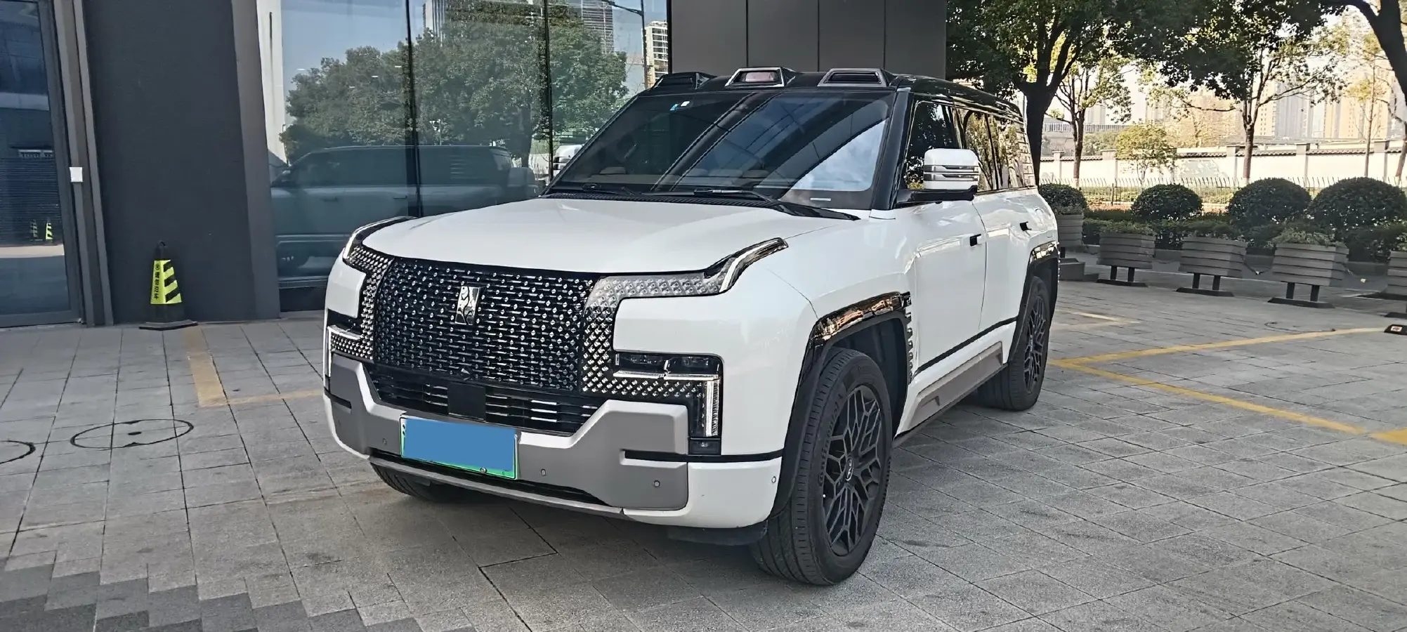 2023 YangWang U8 2.0T 272HP L4 REEV 49.05KWH