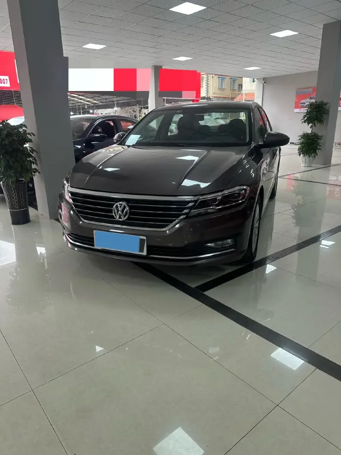 2019 Volkswagen Sagitar 1.2T 116HP L4 7DCT
