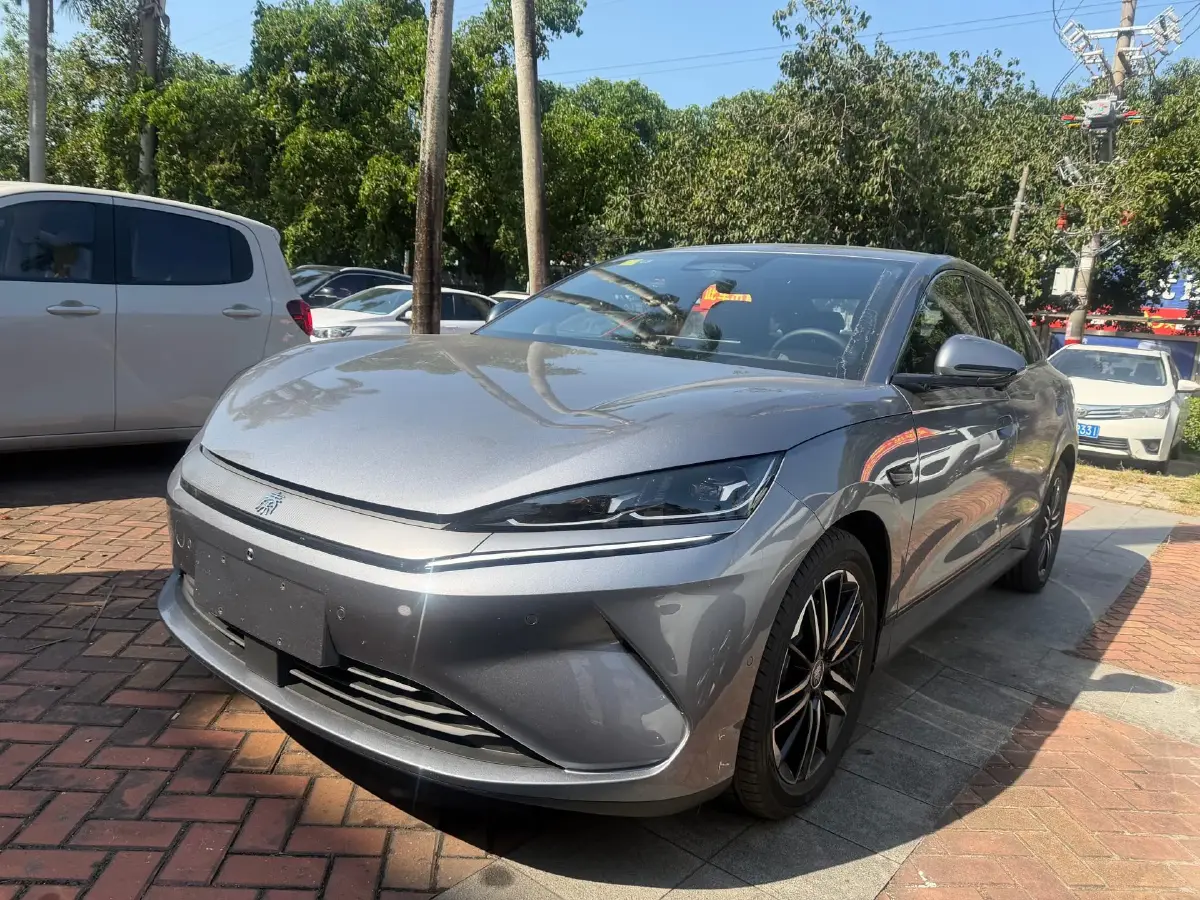 2025 BYD QinL BEV