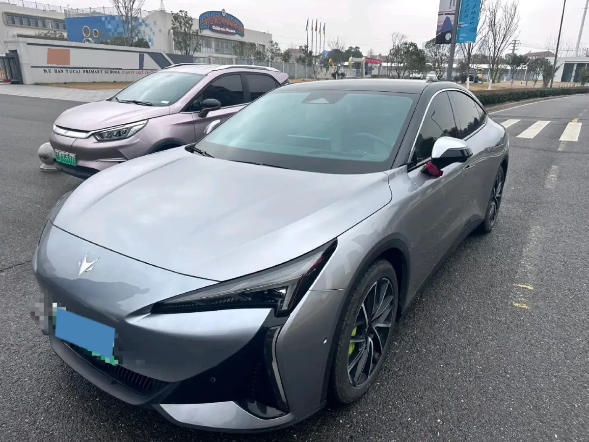 2025 ARCFOX αS5 BEV