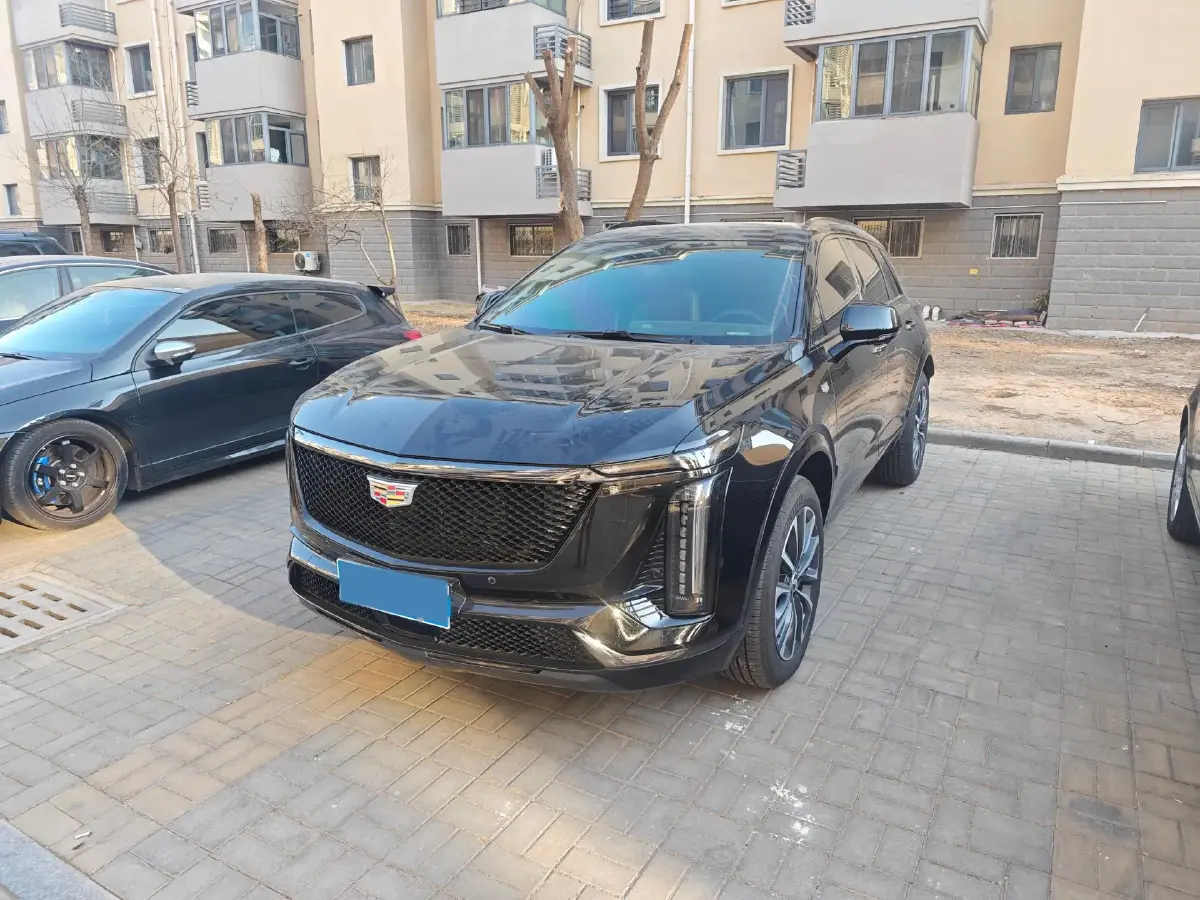 2025 Cadillac XT5 2.0T 237HP L4 9AT