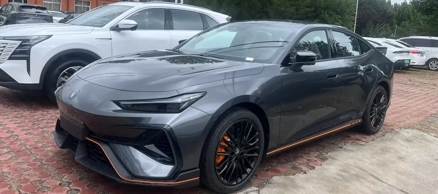 2025 ChangAn UNI-V 2.0T 245HP L4 8AT