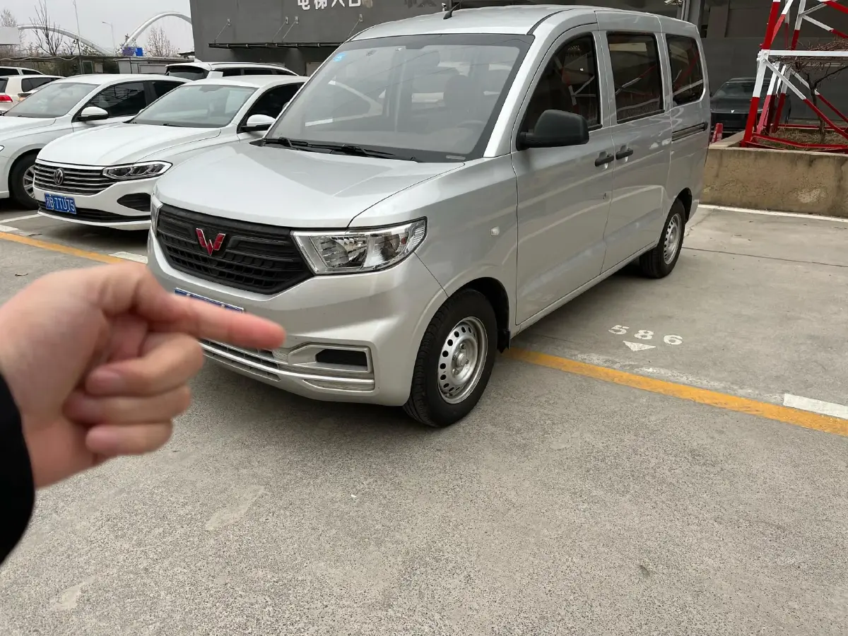 2019 WuLing HongGuang V 1.5L 99HP L4 6MT