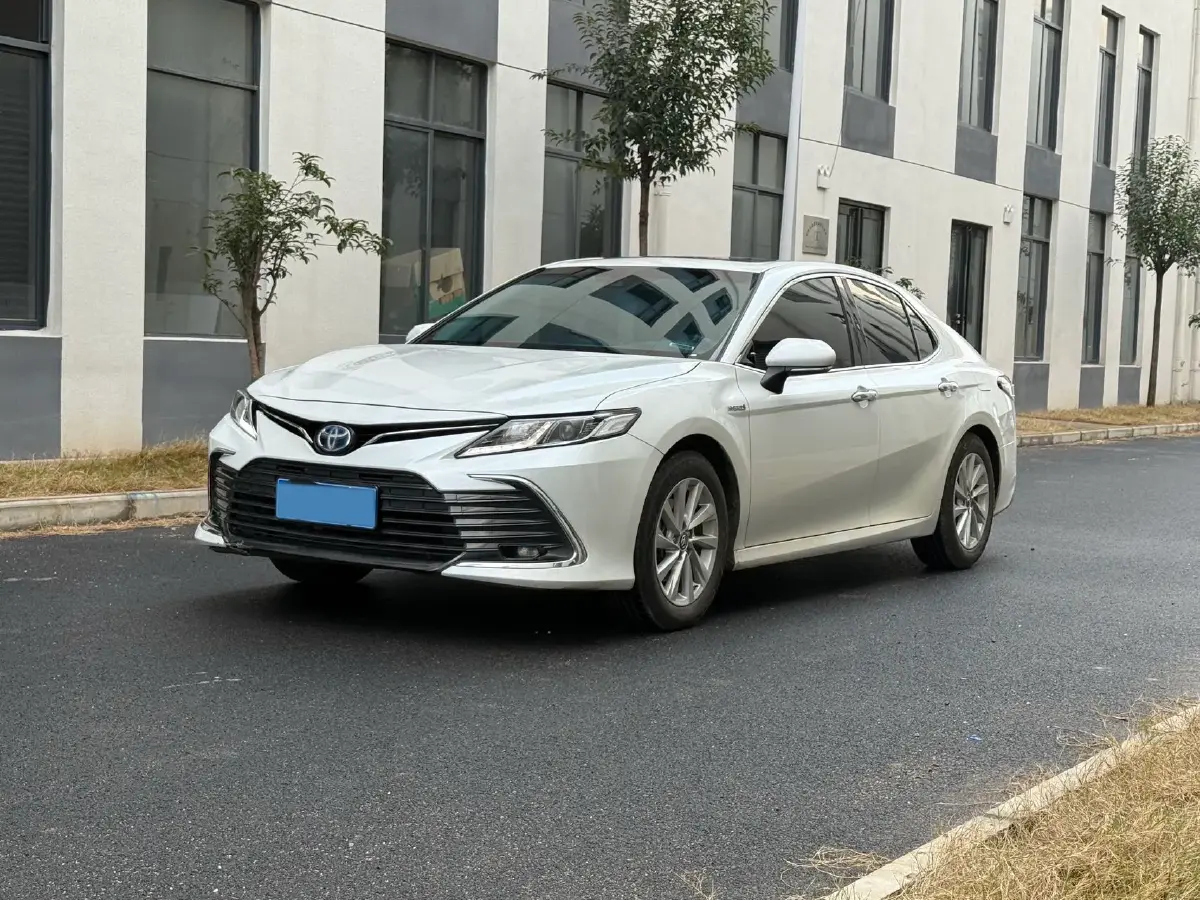 2023 Toyota Camry 2.5L 178HP L4 E-CVT Hybrid