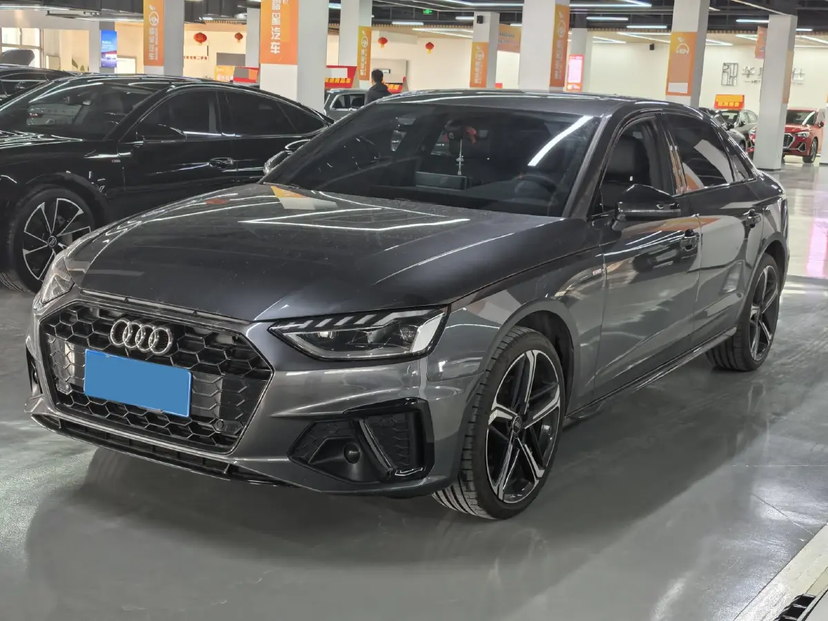 2025 Audi A4L 2.0T 190HP L4 7DCT