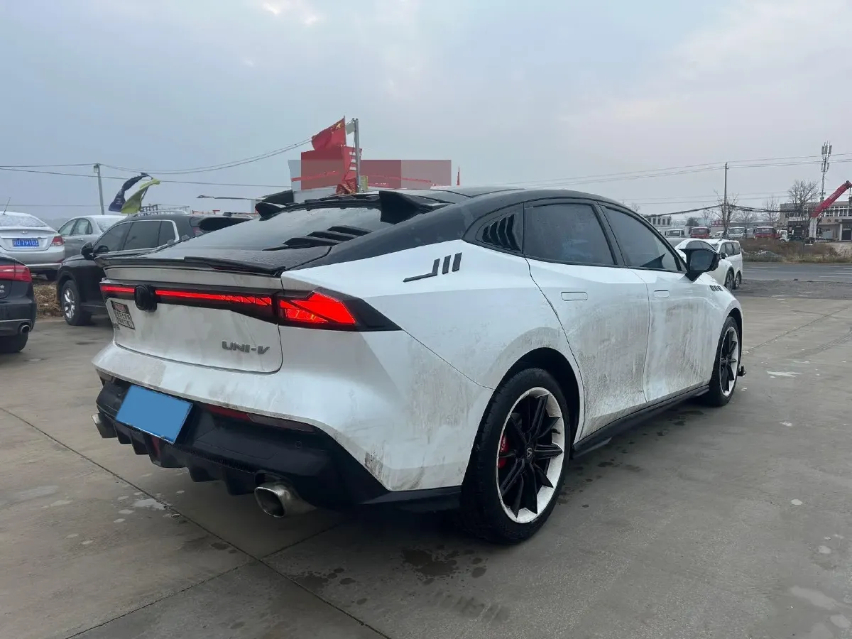 2022 ChangAn UNI-V 1.5T 188HP L4 7DCT,autocango,china used car exporter,china ev exporter,chinese used car exporter,chinese used ev exporter