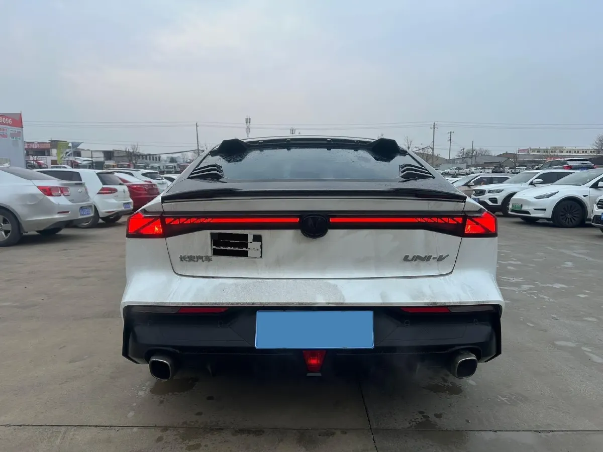 2022 ChangAn UNI-V 1.5T 188HP L4 7DCT,autocango,china used car exporter,china ev exporter,chinese used car exporter,chinese used ev exporter