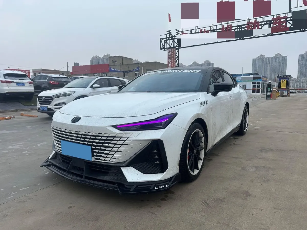 2022 ChangAn UNI-V 1.5T 188HP L4 7DCT,autocango,china used car exporter,china ev exporter,chinese used car exporter,chinese used ev exporter