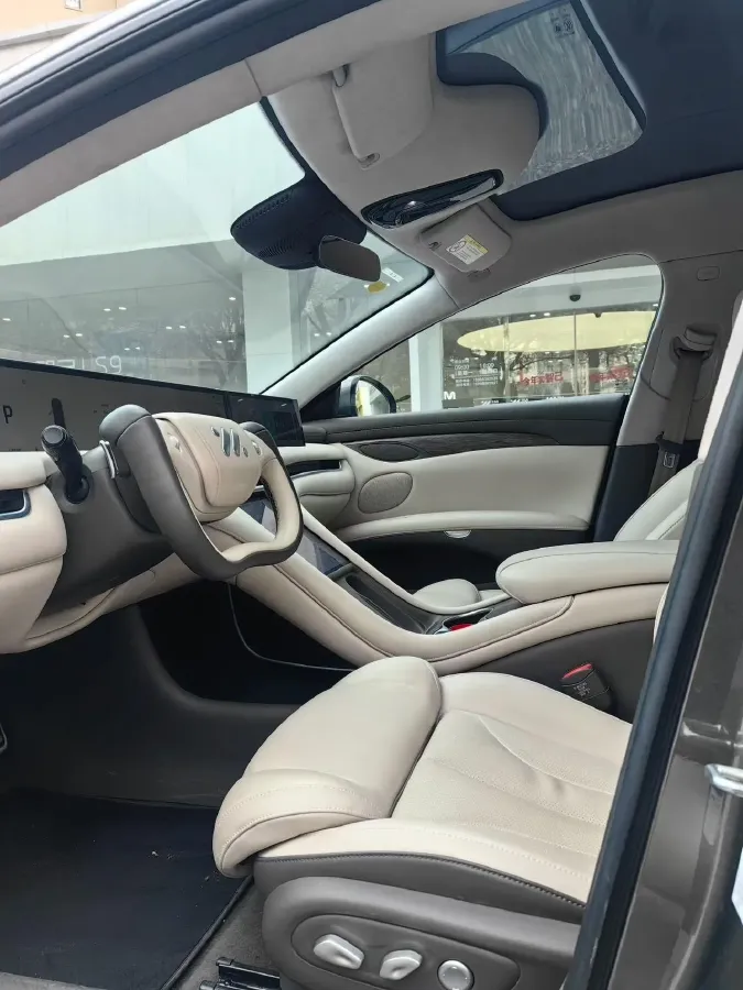 2024 IM L7 BEV 90KWH,autocango,china used car exporter,china ev exporter,chinese used car exporter,chinese used ev exporter