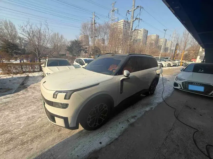 2025 LYNK&CO 900 2.0T 254HP L4 3DHT PHEV