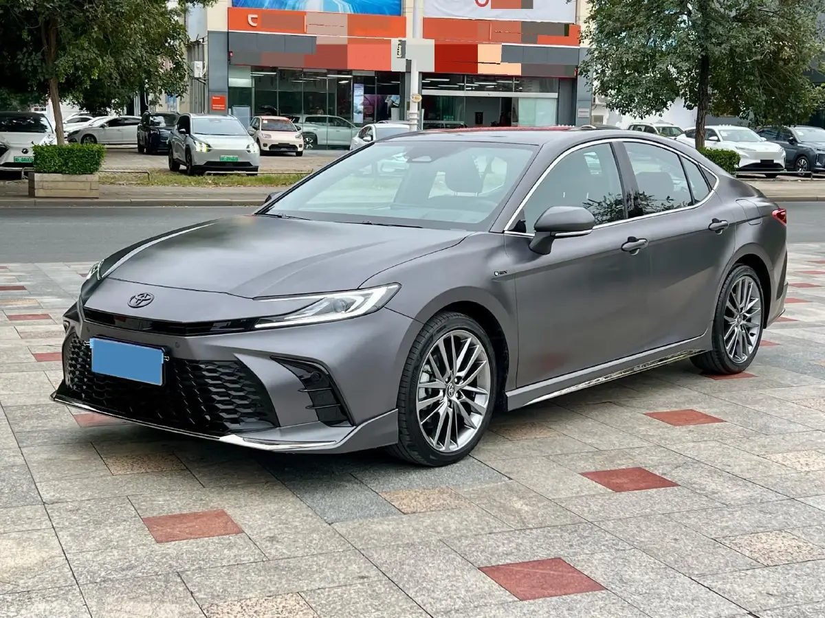 2025 Toyota Camry 2.0L 152HP L4 E-CVT Hybrid