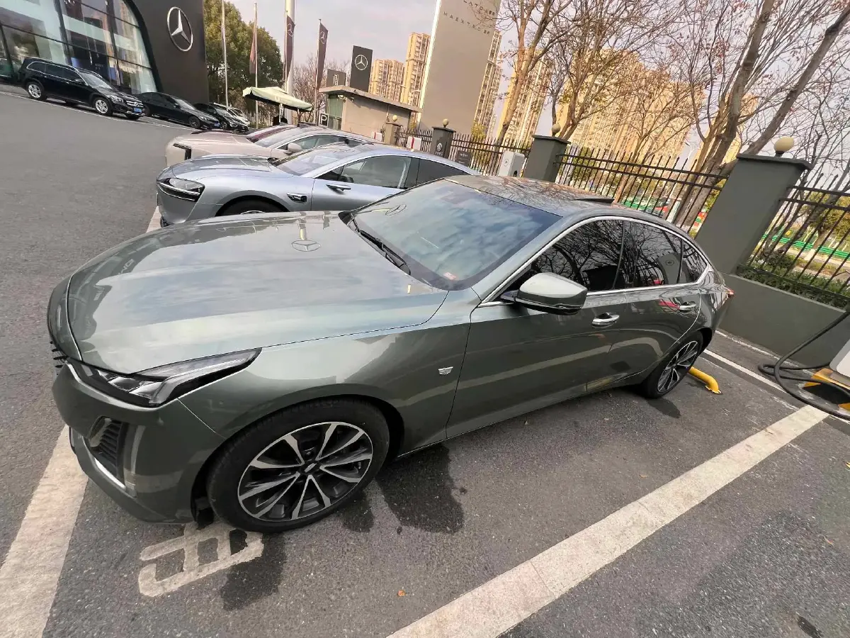 2022 Cadillac CT5 2.0T 237HP L4 10AT