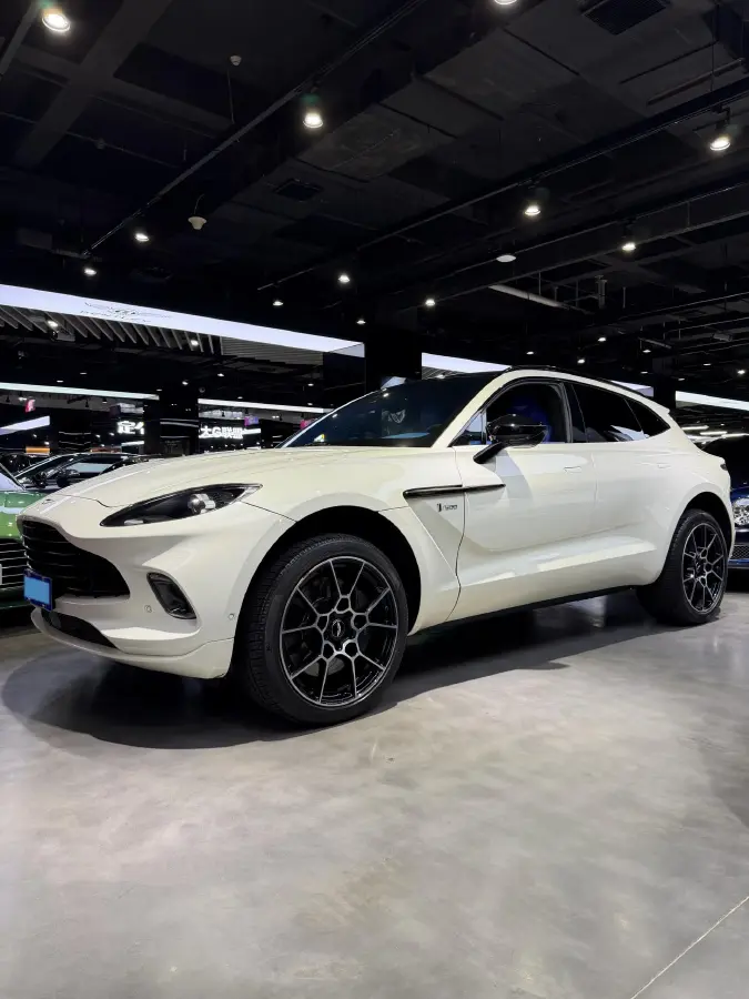 2021 Aston Martin DBX 4.0T 550HP V8 9AT