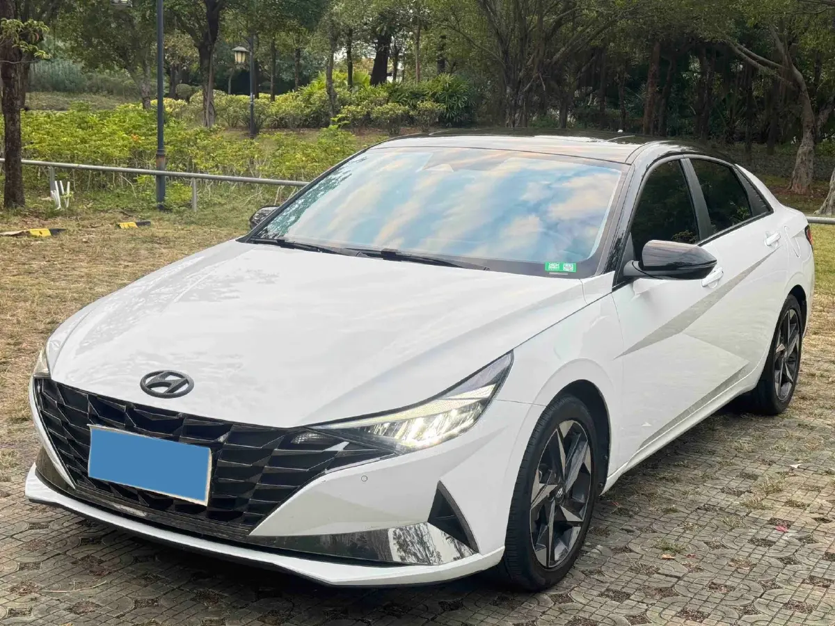 2022 Hyundai Elantra 1.5L 115HP L4 CVT