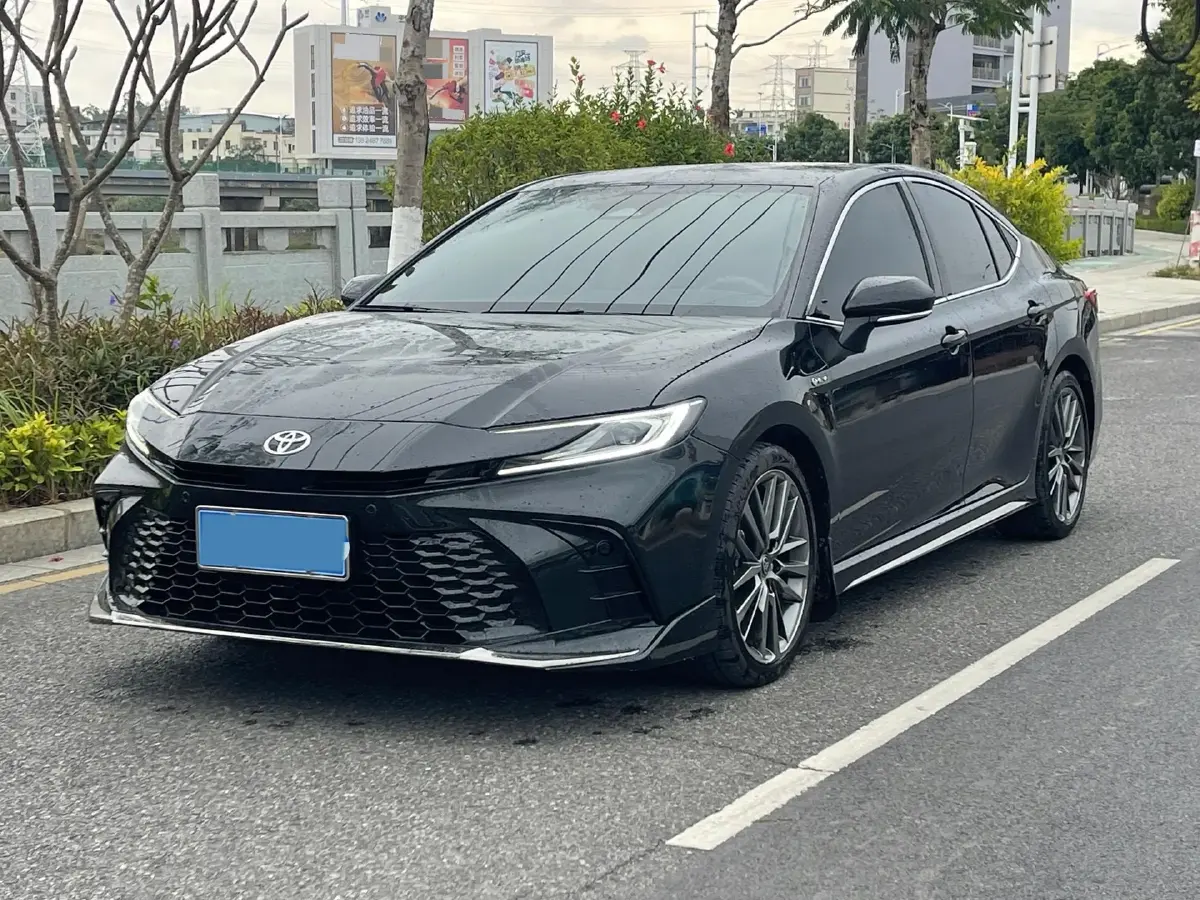 2024 Toyota Camry 2.0L 152HP L4 E-CVT Hybrid