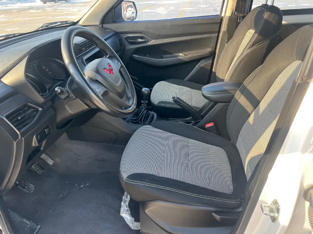 2021 WuLing RongGuang New Truck 1.5L 99HP L4 5MT,autocango,china used car exporter,china ev exporter,chinese used car exporter,chinese used ev exporter