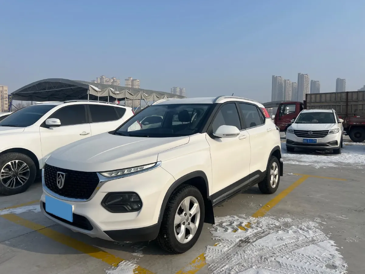 2019 BaoJun 730 1.5L 105HP L4 6MT,autocango,china used car exporter,china ev exporter,chinese used car exporter,chinese used ev exporter