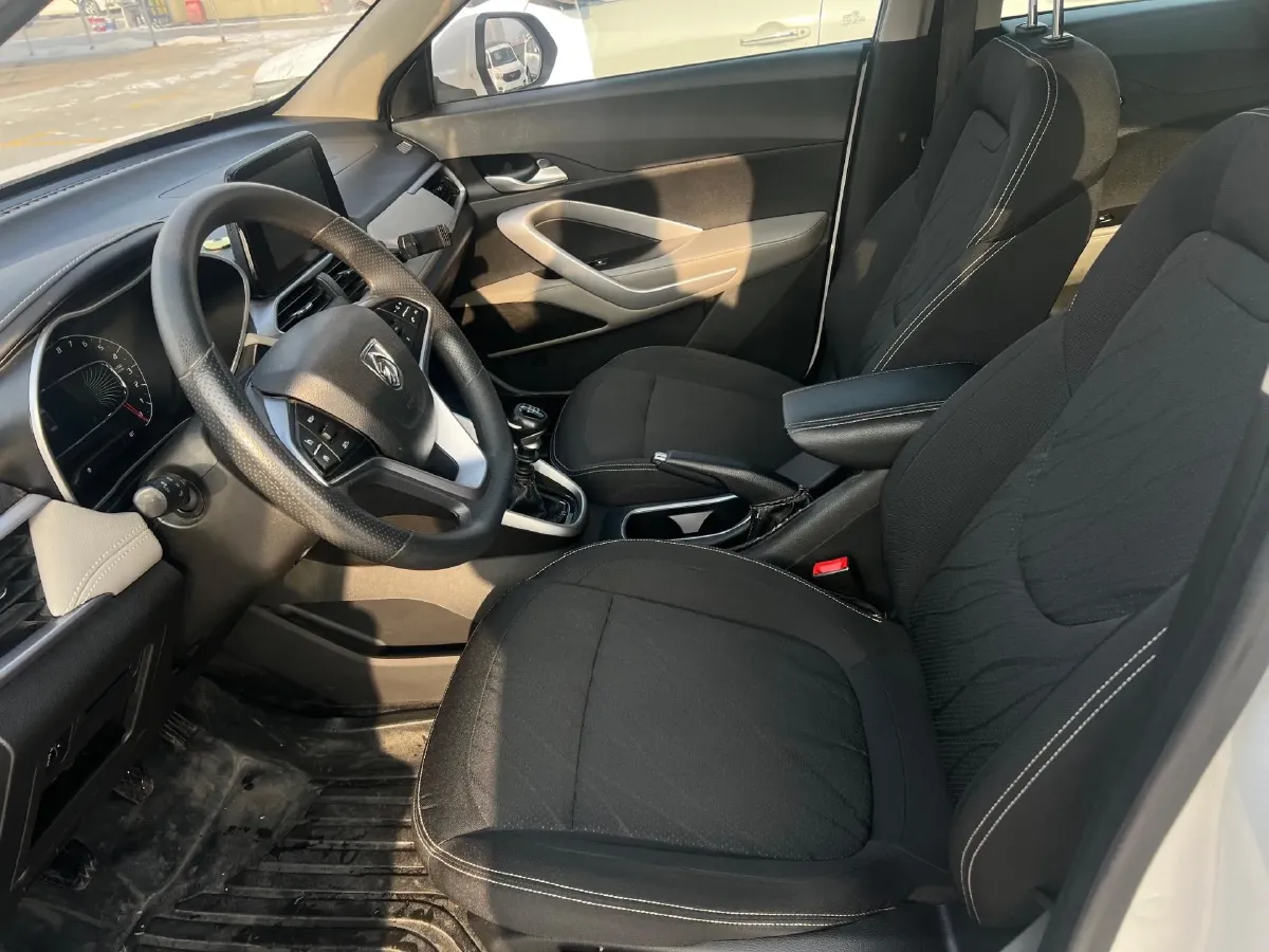2019 BaoJun 730 1.5L 105HP L4 6MT,autocango,china used car exporter,china ev exporter,chinese used car exporter,chinese used ev exporter