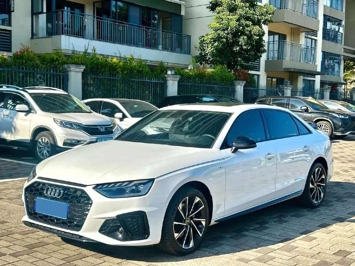 2023 Audi A4L 2.0T 190HP L4 7DCT