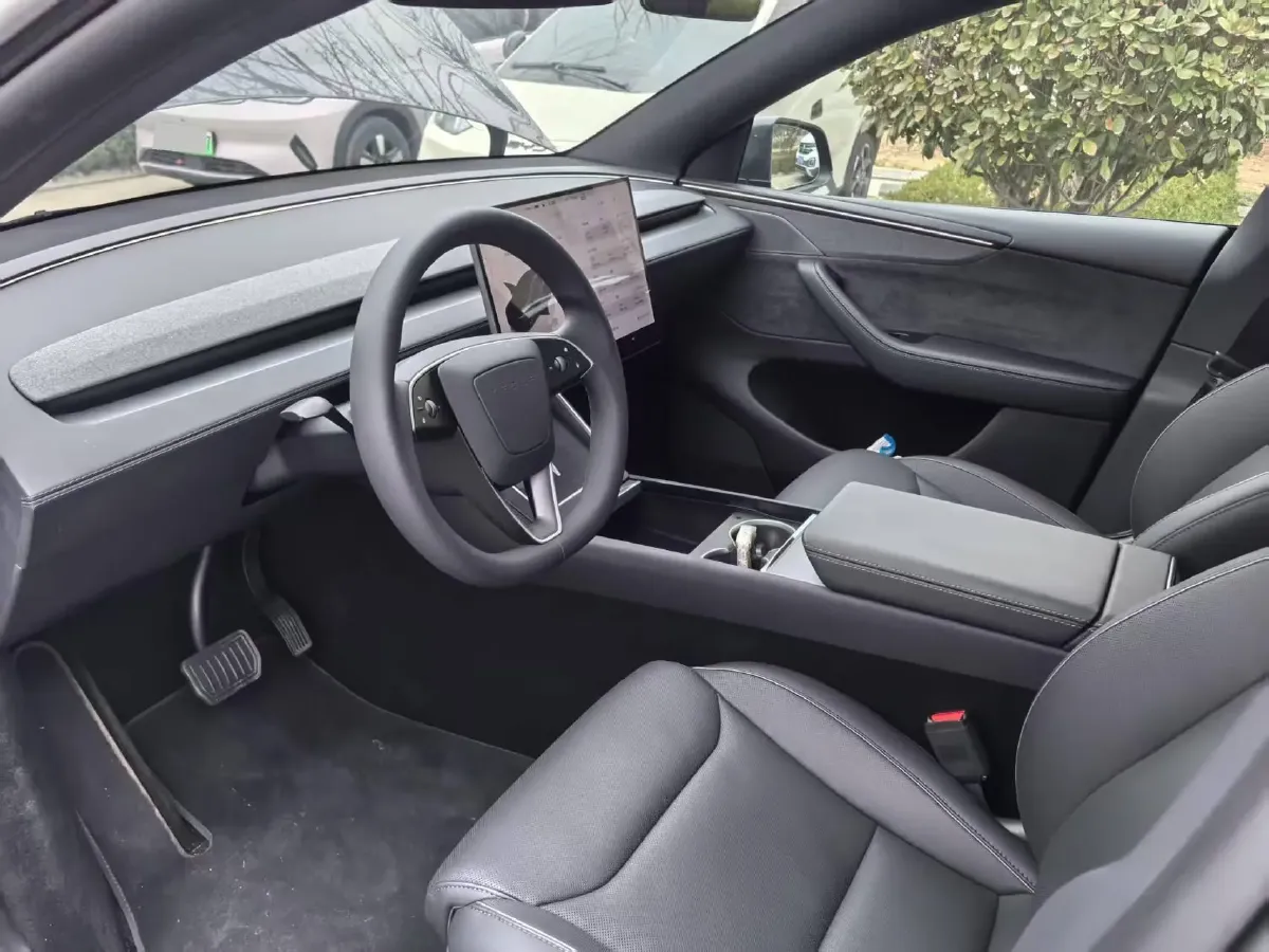 2025 Tesla Model Y L BEV,autocango,china used car exporter,china ev exporter,chinese used car exporter,chinese used ev exporter