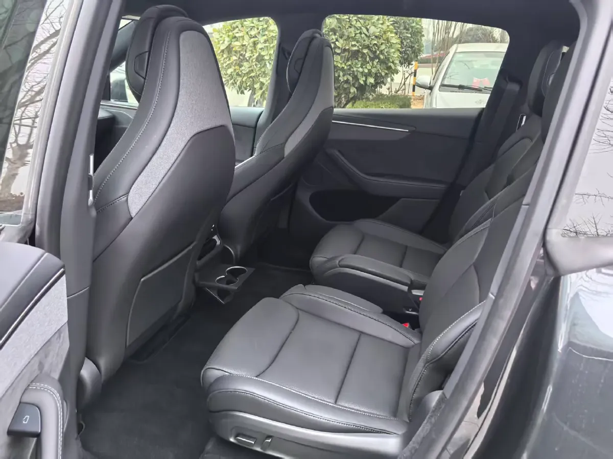 2025 Tesla Model Y L BEV,autocango,china used car exporter,china ev exporter,chinese used car exporter,chinese used ev exporter