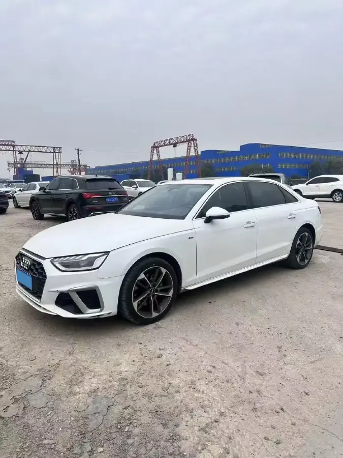 2022 Audi A4L 2.0T 190HP L4 7DCT