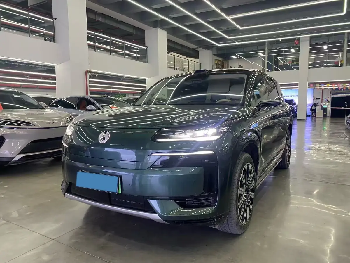 2025 Denza DenzaN9 2.0T 207HP L4 E-CVT PHEV