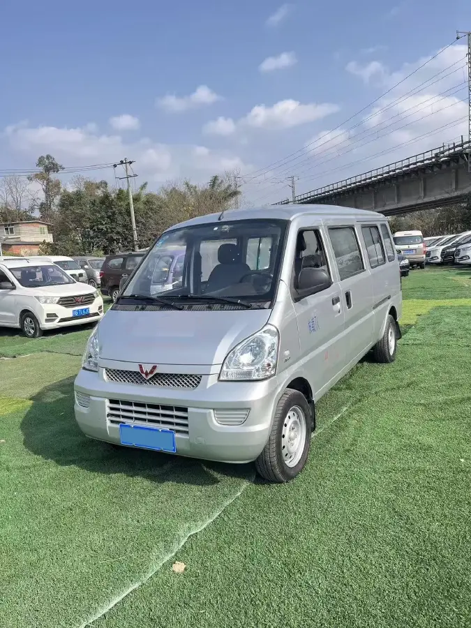 2021 WuLing RongGuang 1.5L 99HP L4 5MT