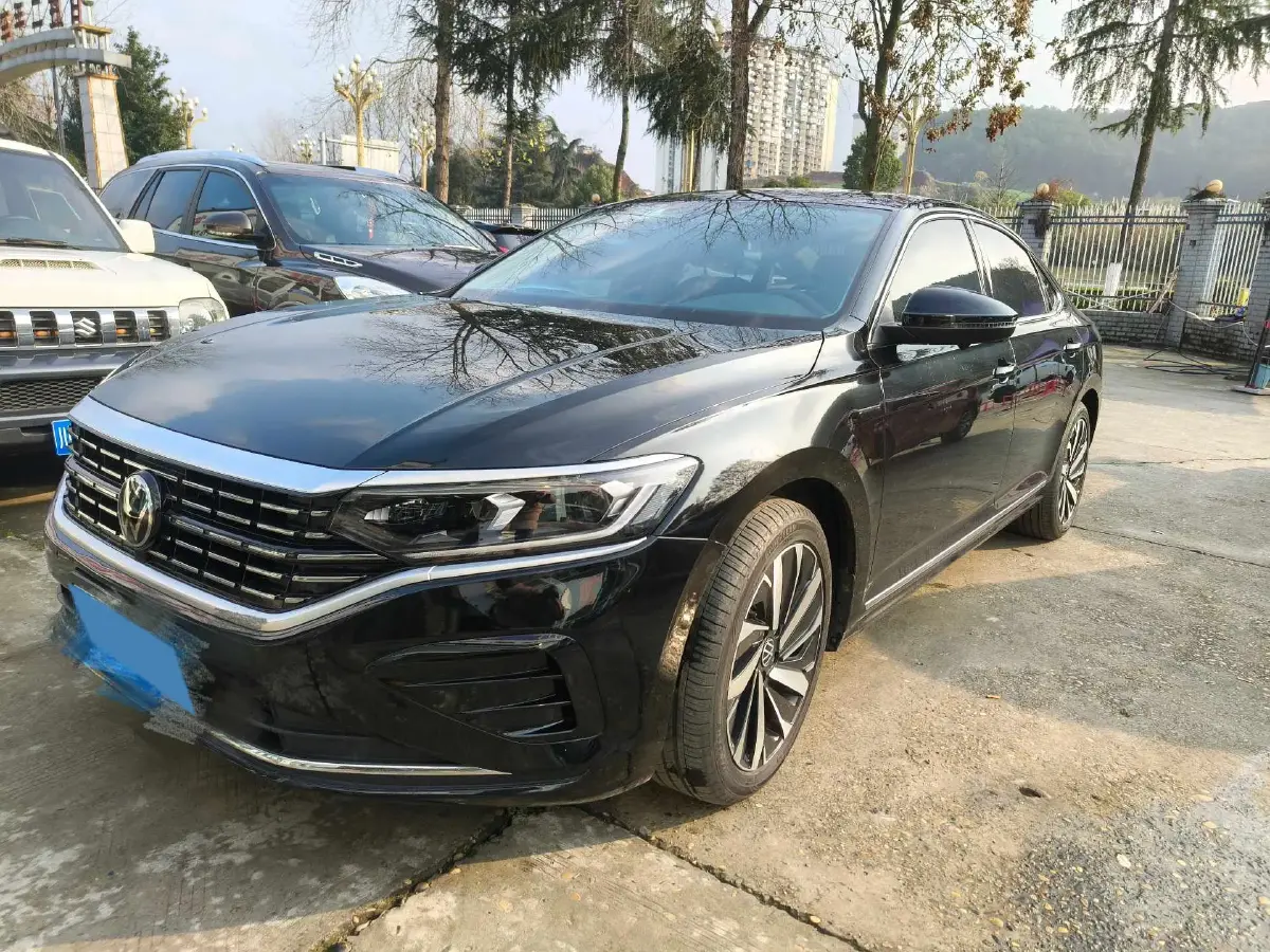 2023 Volkswagen Passat 2.0T 186HP L4 7DCT