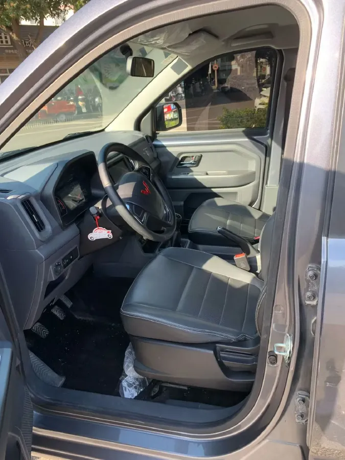 2021 WuLing ZhentTu 1.5L 99HP L4 5MT,autocango,china used car exporter,china ev exporter,chinese used car exporter,chinese used ev exporter