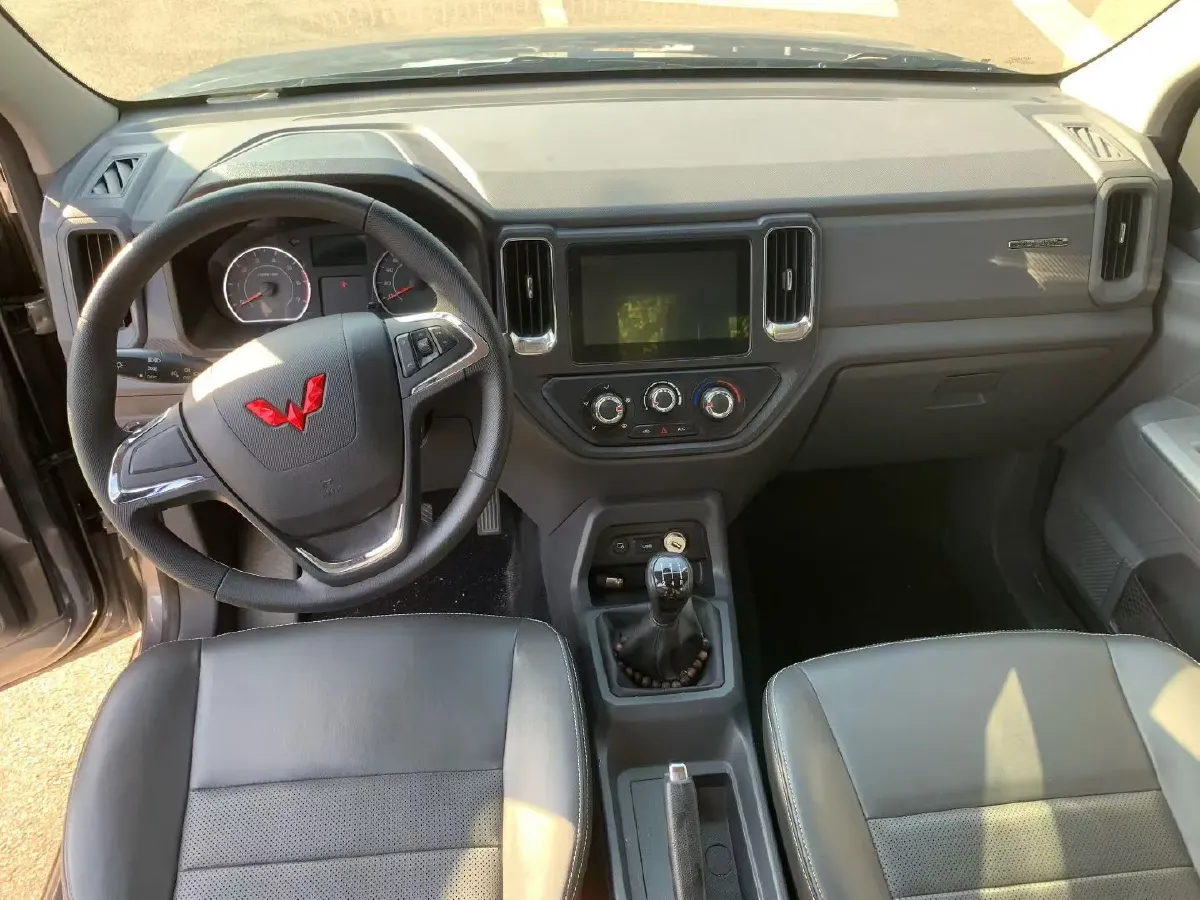 2021 WuLing ZhentTu 1.5L 99HP L4 5MT,autocango,china used car exporter,china ev exporter,chinese used car exporter,chinese used ev exporter