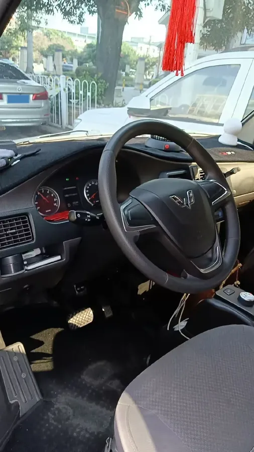 2022 WuLing RongGuang Mini Truck EV BEV 41.5KWH,autocango,china used car exporter,china ev exporter,chinese used car exporter,chinese used ev exporter