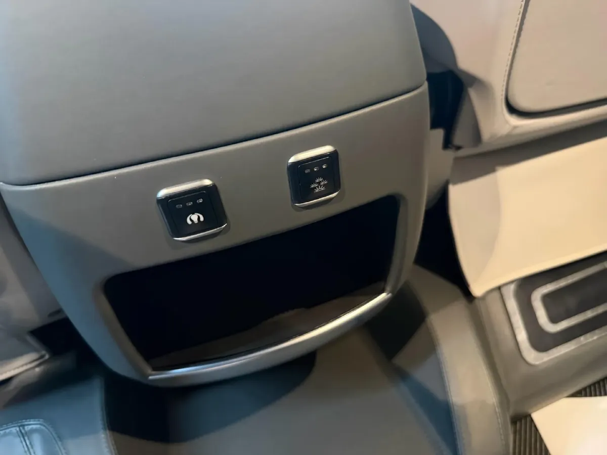 2021 Mercedes-Benz Vito 2.0T 211HP L4 9AT,autocango,china used car exporter,china ev exporter,chinese used car exporter,chinese used ev exporter