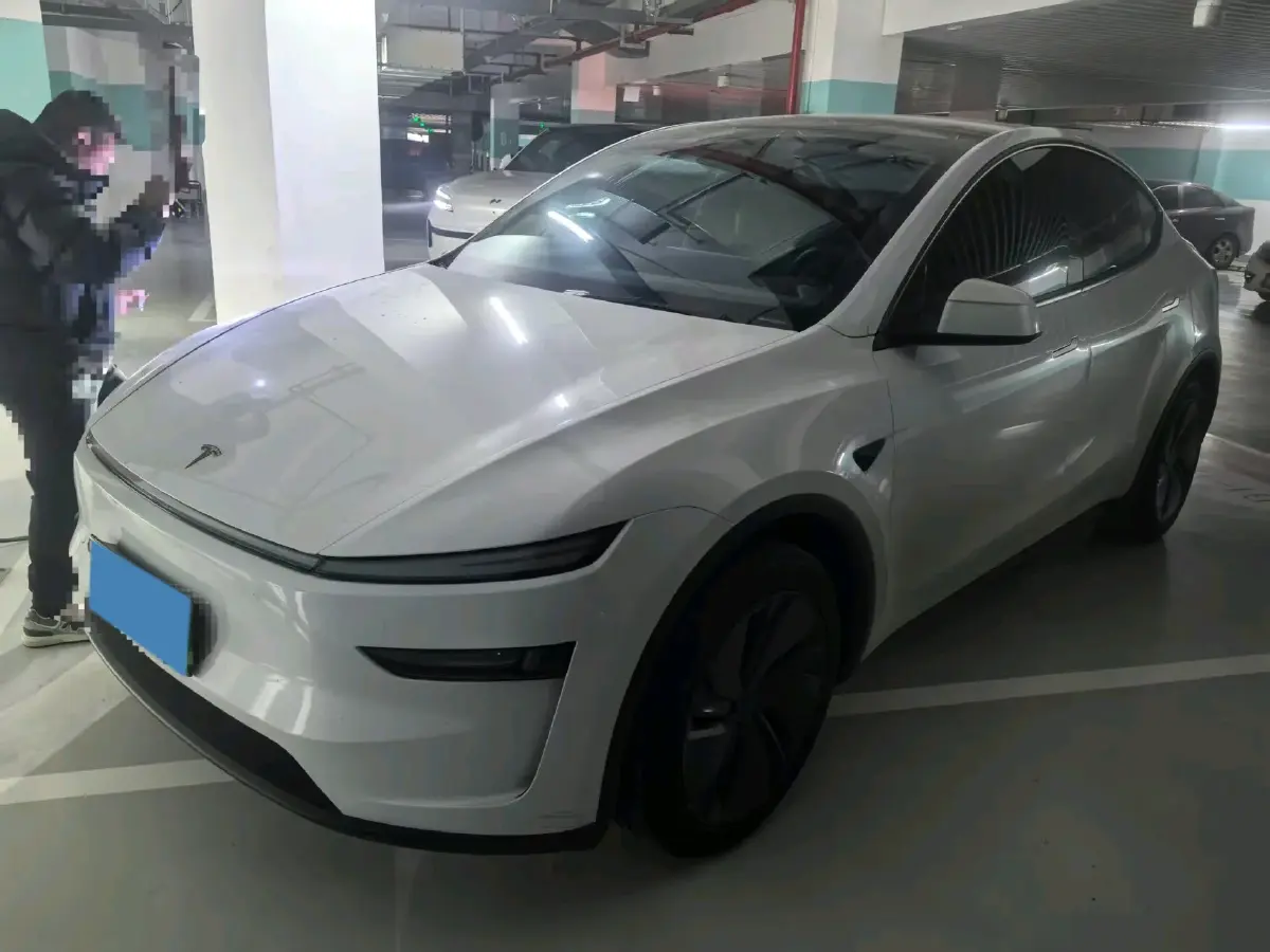 2025 Tesla Model Y BEV 62.5KWH