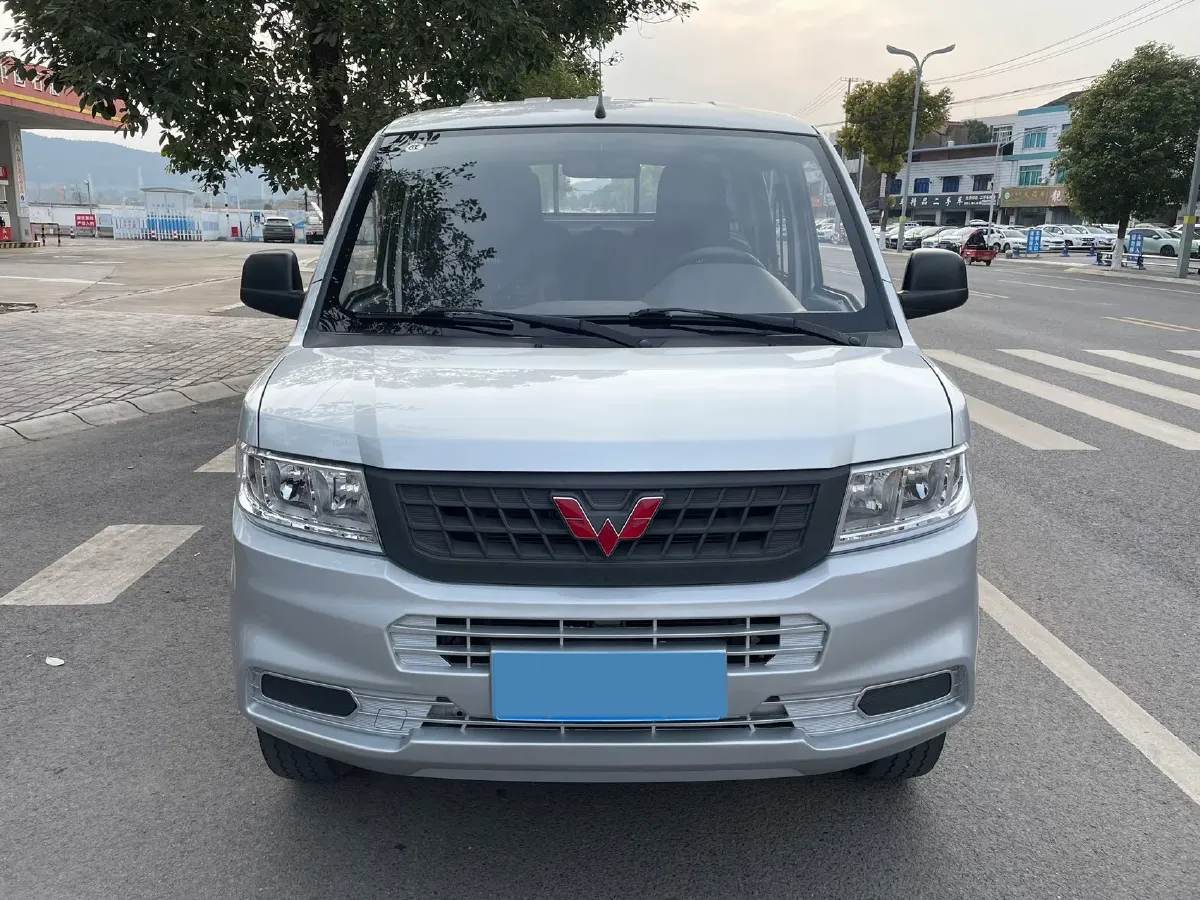 2021 NLM Motor QiTeng M70 1.5L 122HP L4 5MT,autocango,china used car exporter,china ev exporter,chinese used car exporter,chinese used ev exporter