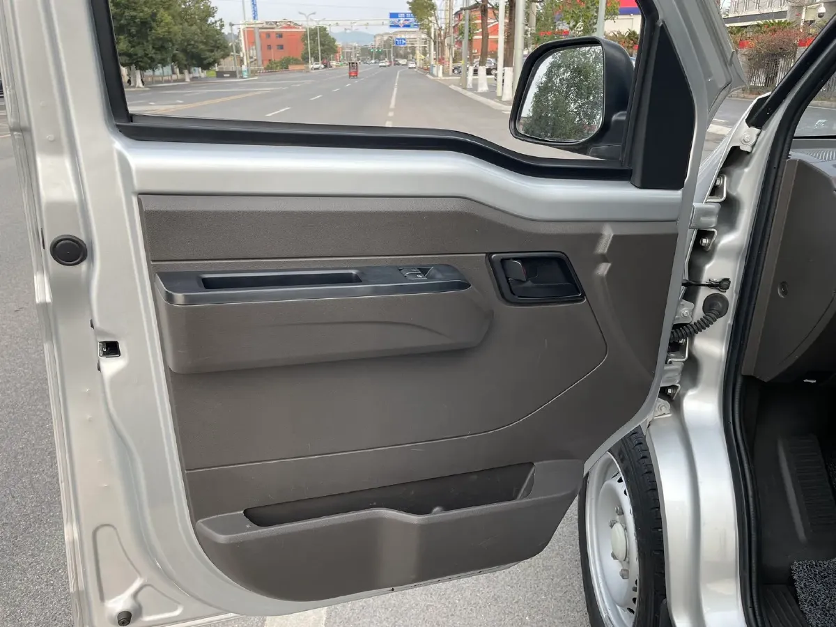 2021 NLM Motor QiTeng M70 1.5L 122HP L4 5MT,autocango,china used car exporter,china ev exporter,chinese used car exporter,chinese used ev exporter