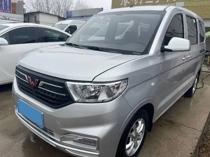 2022 WuLing RongGuang New Truck 1.5L 102HP L4 5MT