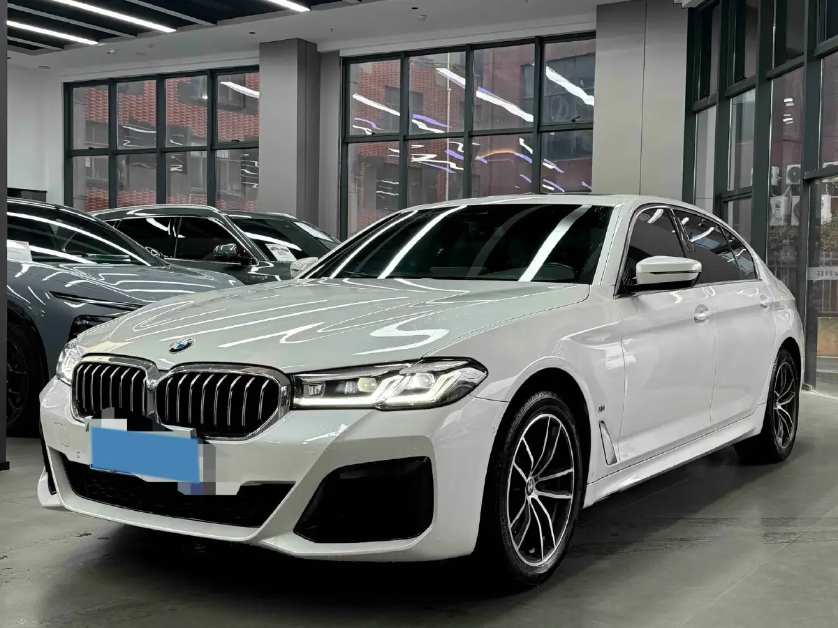 2022 BMW 5 Series 2.0T 184HP L4 8AT