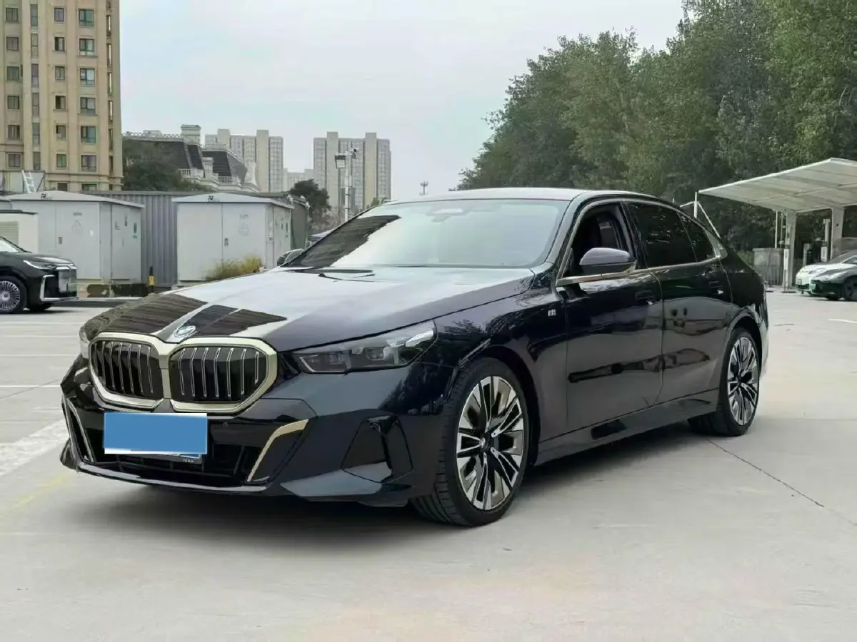 2024 BMW 5 Series 2.0T 258HP L4 8AT