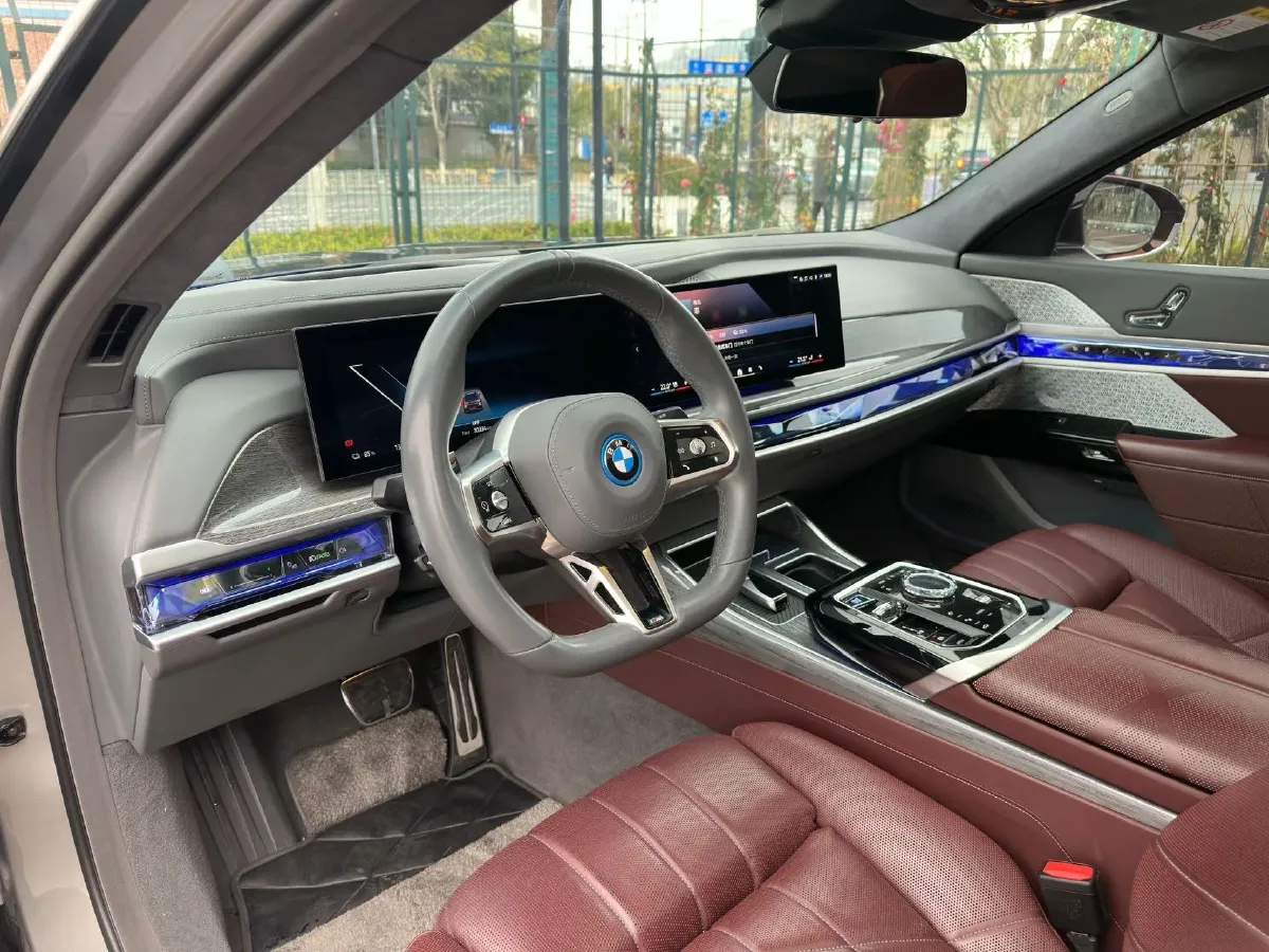 2023 BMW i7 BEV 105.7KWH,autocango,china used car exporter,china ev exporter,chinese used car exporter,chinese used ev exporter