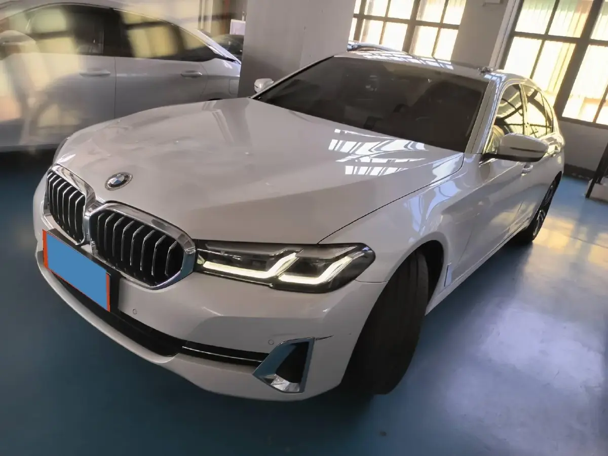 2022 BMW 5 Series 2.0T 252HP L4 8AT