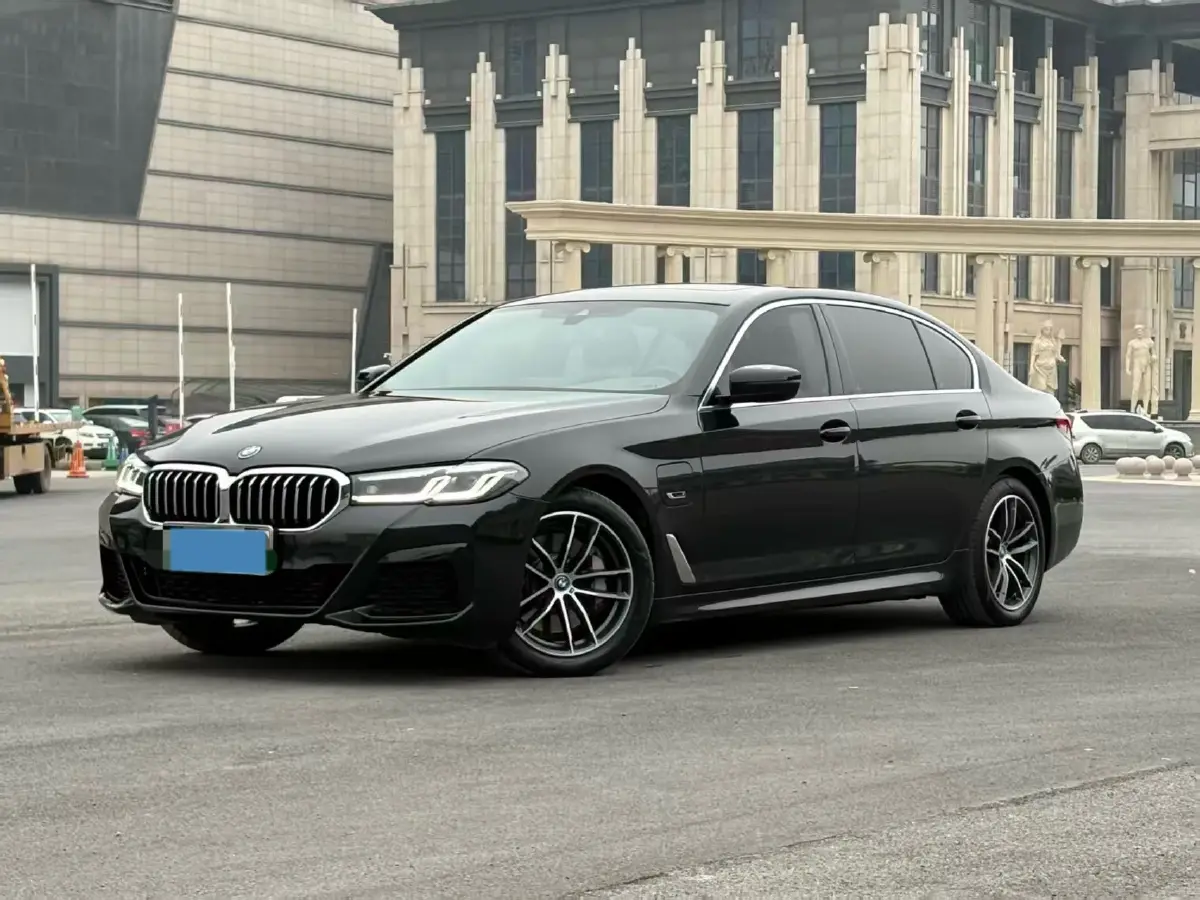 2022 BMW 5 Series 2.0T 184HP L4 8AT PHEV 17.7KWH