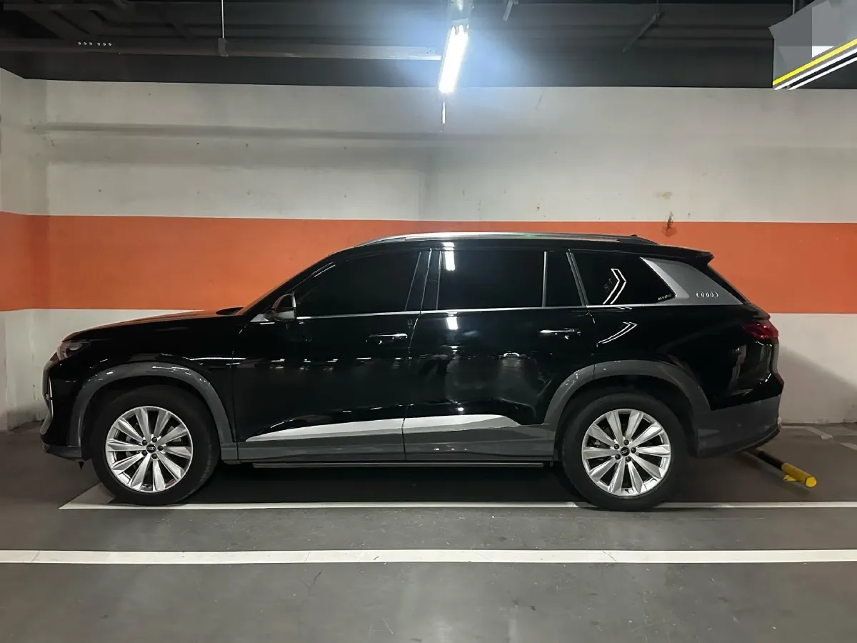 2024 Audi Q6 2.0T 265HP L4 7DCT,autocango,china used car exporter,china ev exporter,chinese used car exporter,chinese used ev exporter