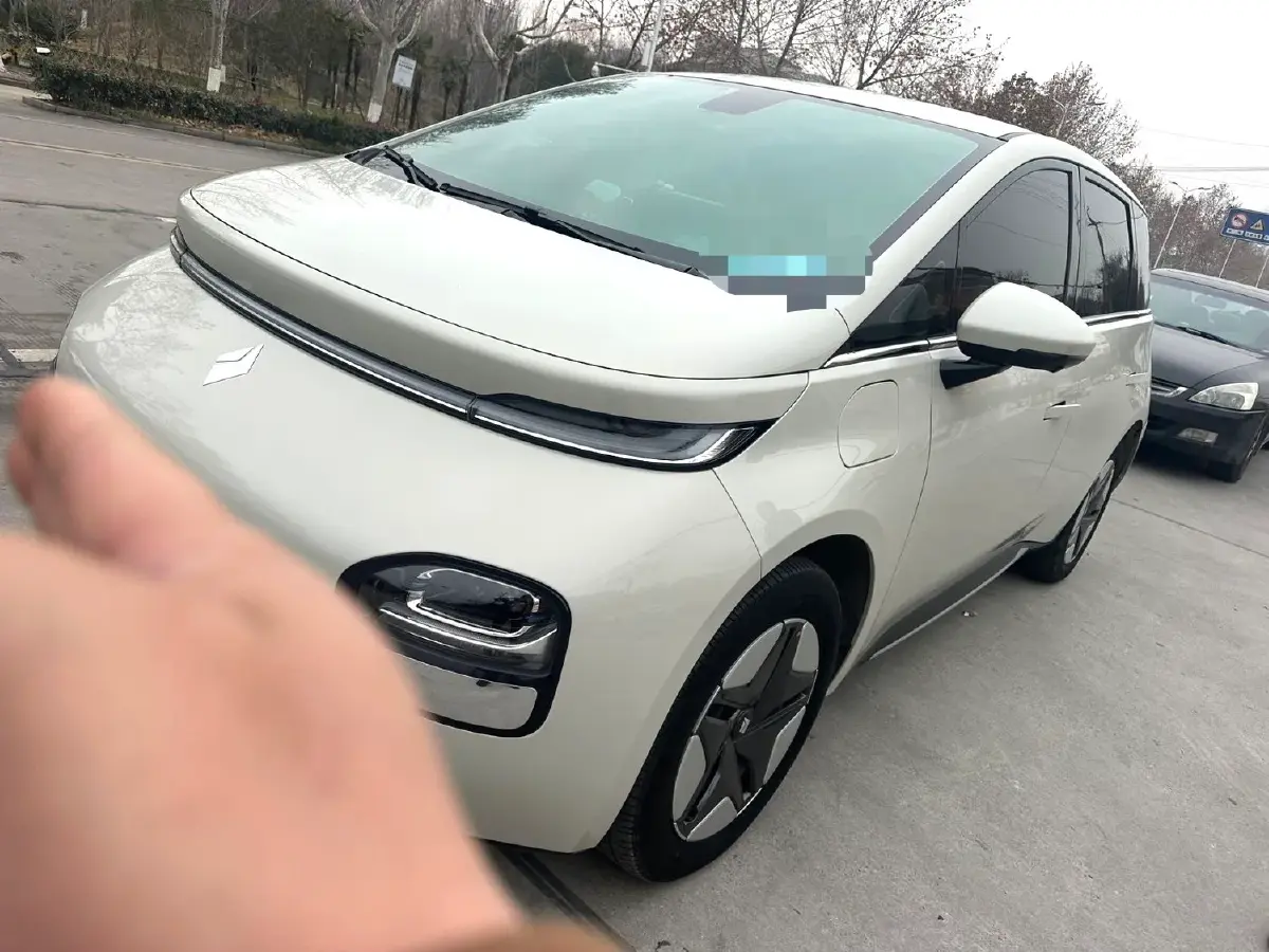2023 BaoJun Cloud BEV 37.9KWH