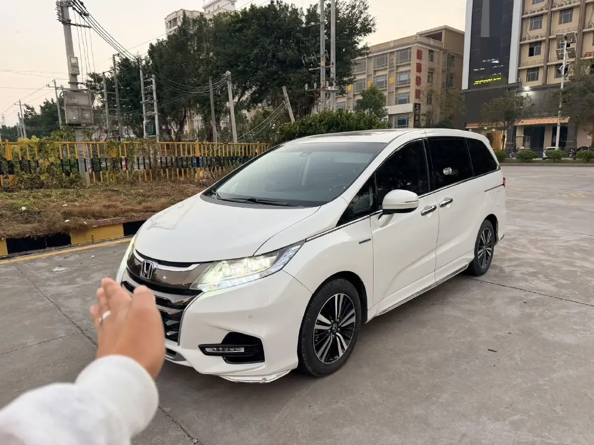 2019 Honda Odyssey 2.0L 146HP L4 E-CVT Hybrid