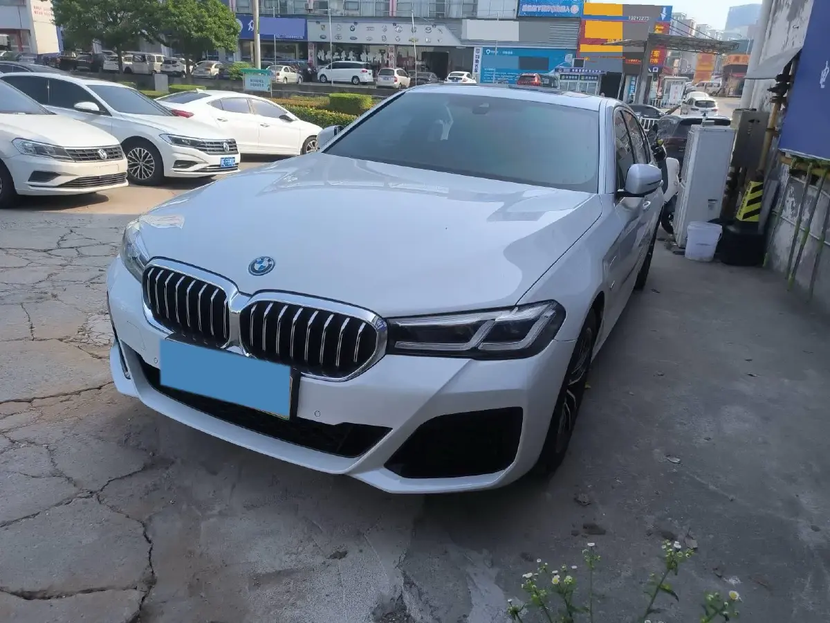 2022 BMW 5 Series 2.0T 184HP L4 8AT PHEV 17.7KWH